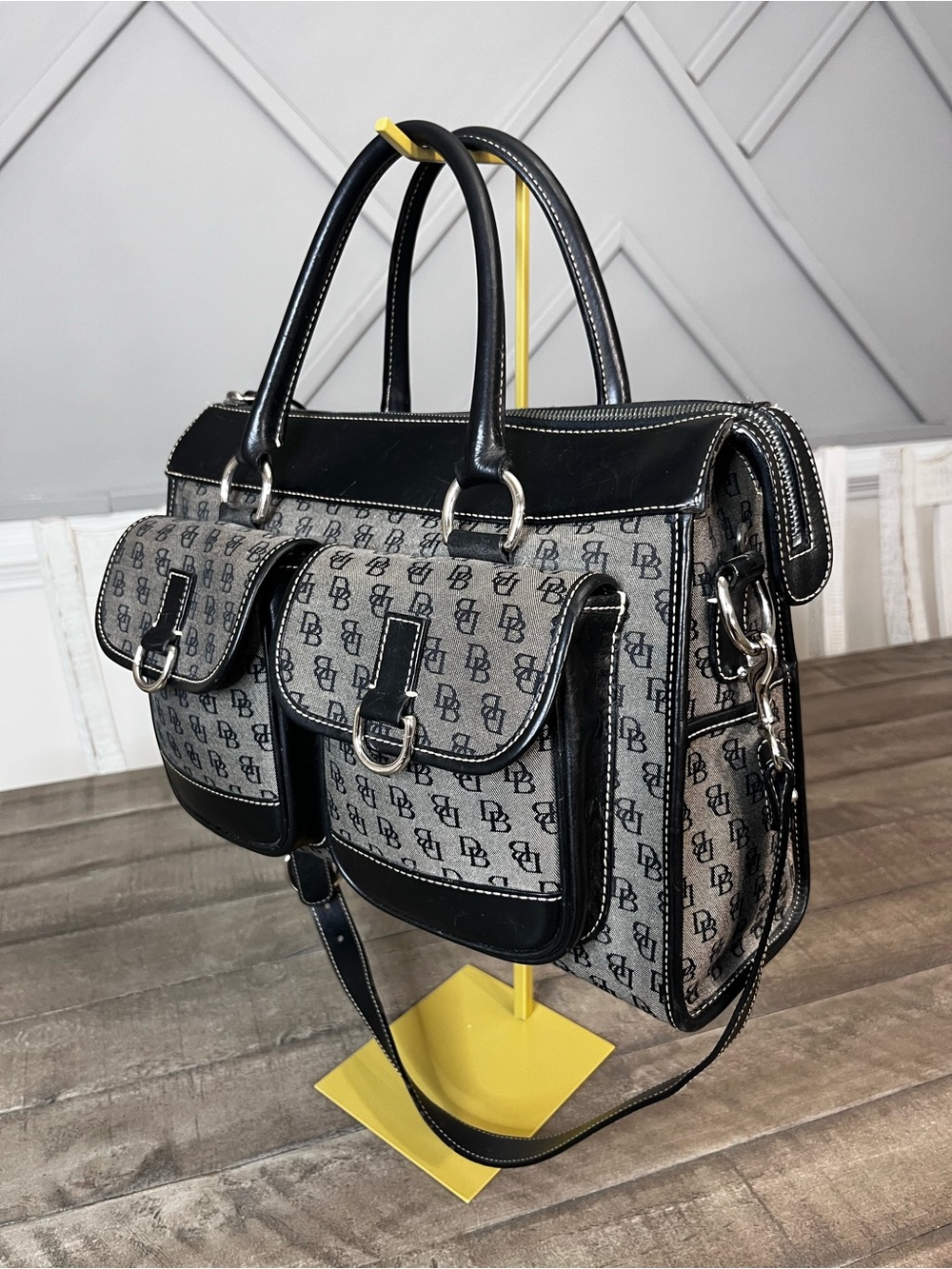 Dooney & Bourke DB Purse
Vintage Large Double
Pocket Tote Black Signature - Picture 3 of 12